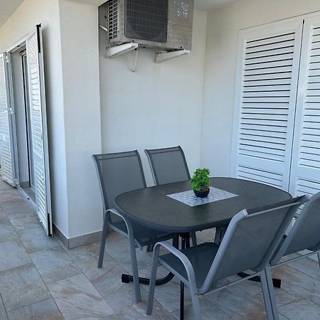 Apartmani Lovrencic Vrsi Exteriör bild