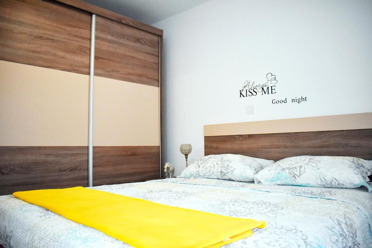 Apartmani Lovrencic Vrsi Exteriör bild
