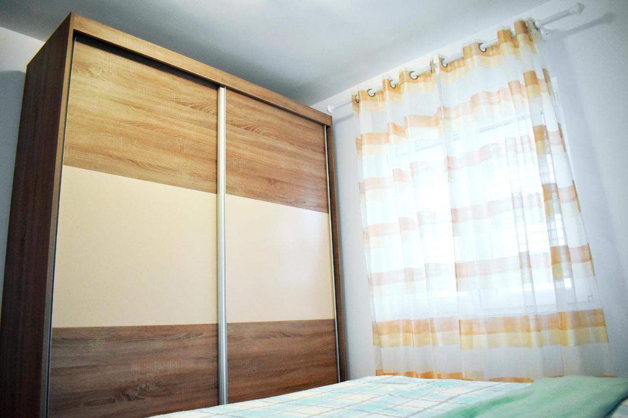 Apartmani Lovrencic Vrsi Exteriör bild