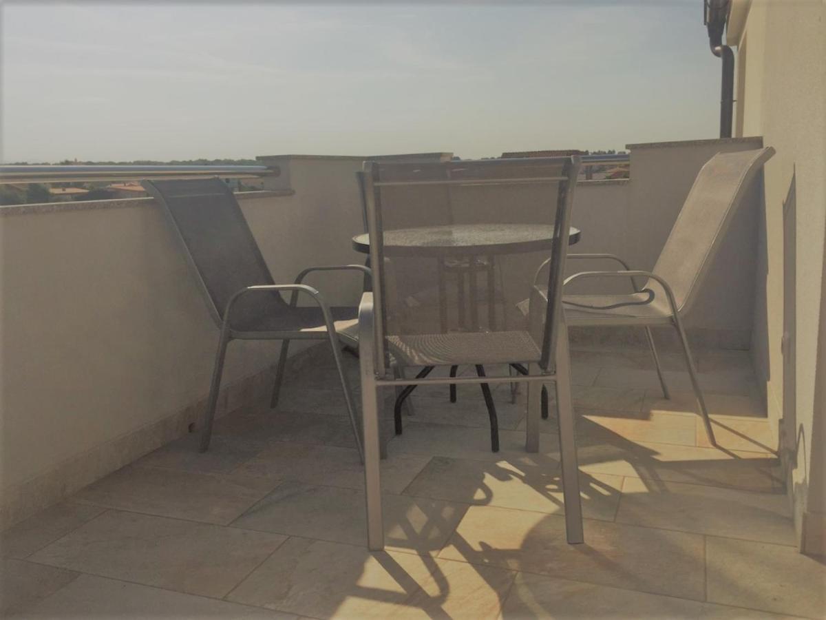 Apartmani Lovrencic Vrsi Exteriör bild