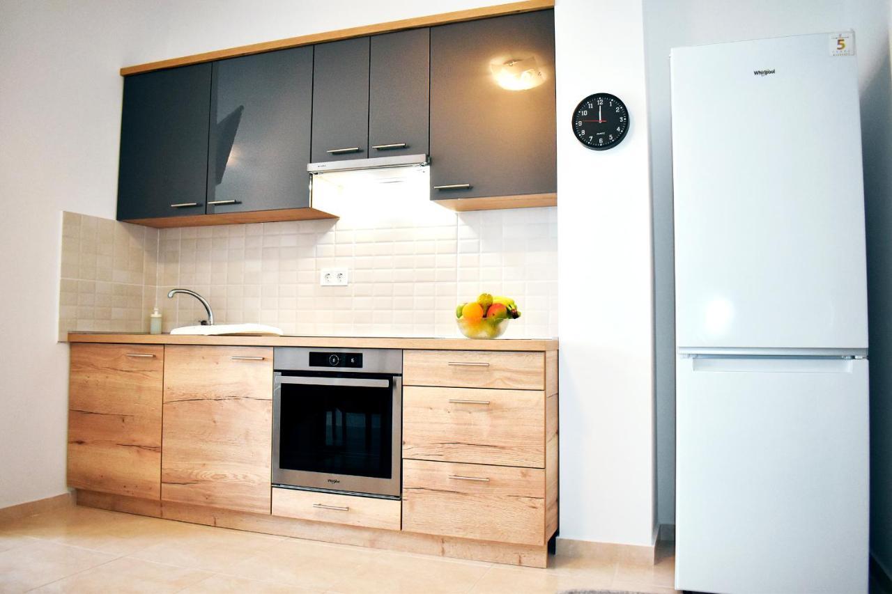 Apartmani Lovrencic Vrsi Exteriör bild