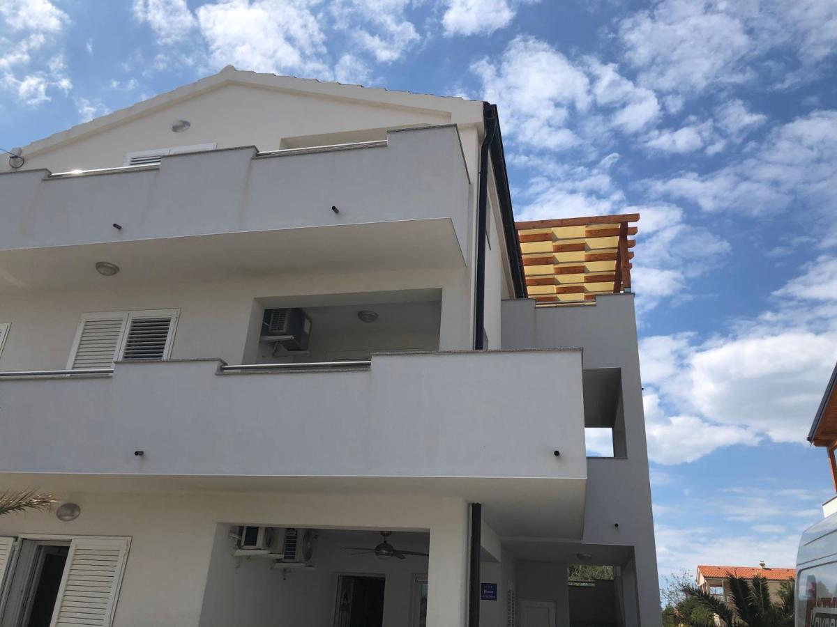 Apartmani Lovrencic Vrsi Exteriör bild