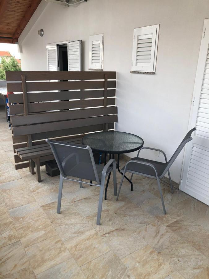 Apartmani Lovrencic Vrsi Exteriör bild