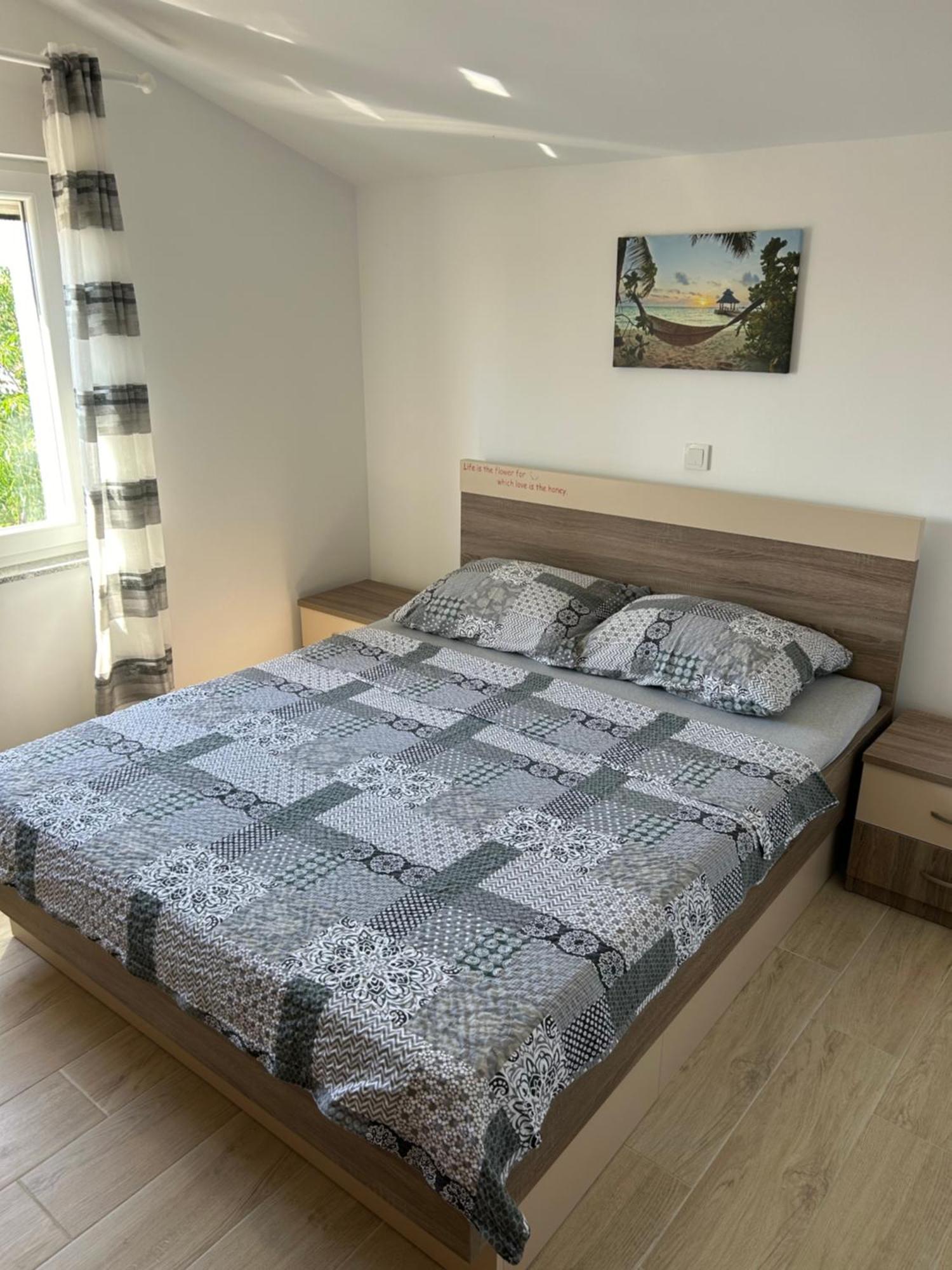 Apartmani Lovrencic Vrsi Exteriör bild