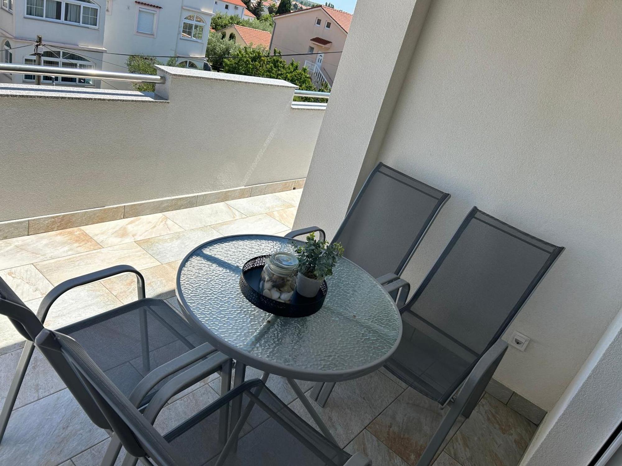 Apartmani Lovrencic Vrsi Exteriör bild