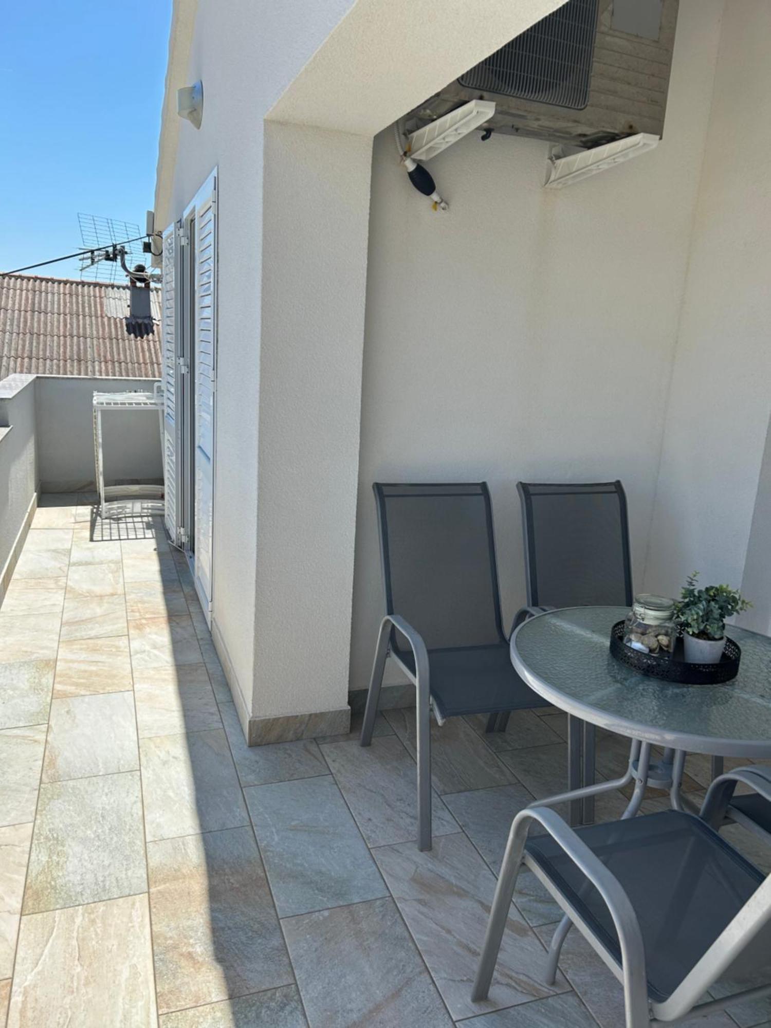 Apartmani Lovrencic Vrsi Exteriör bild