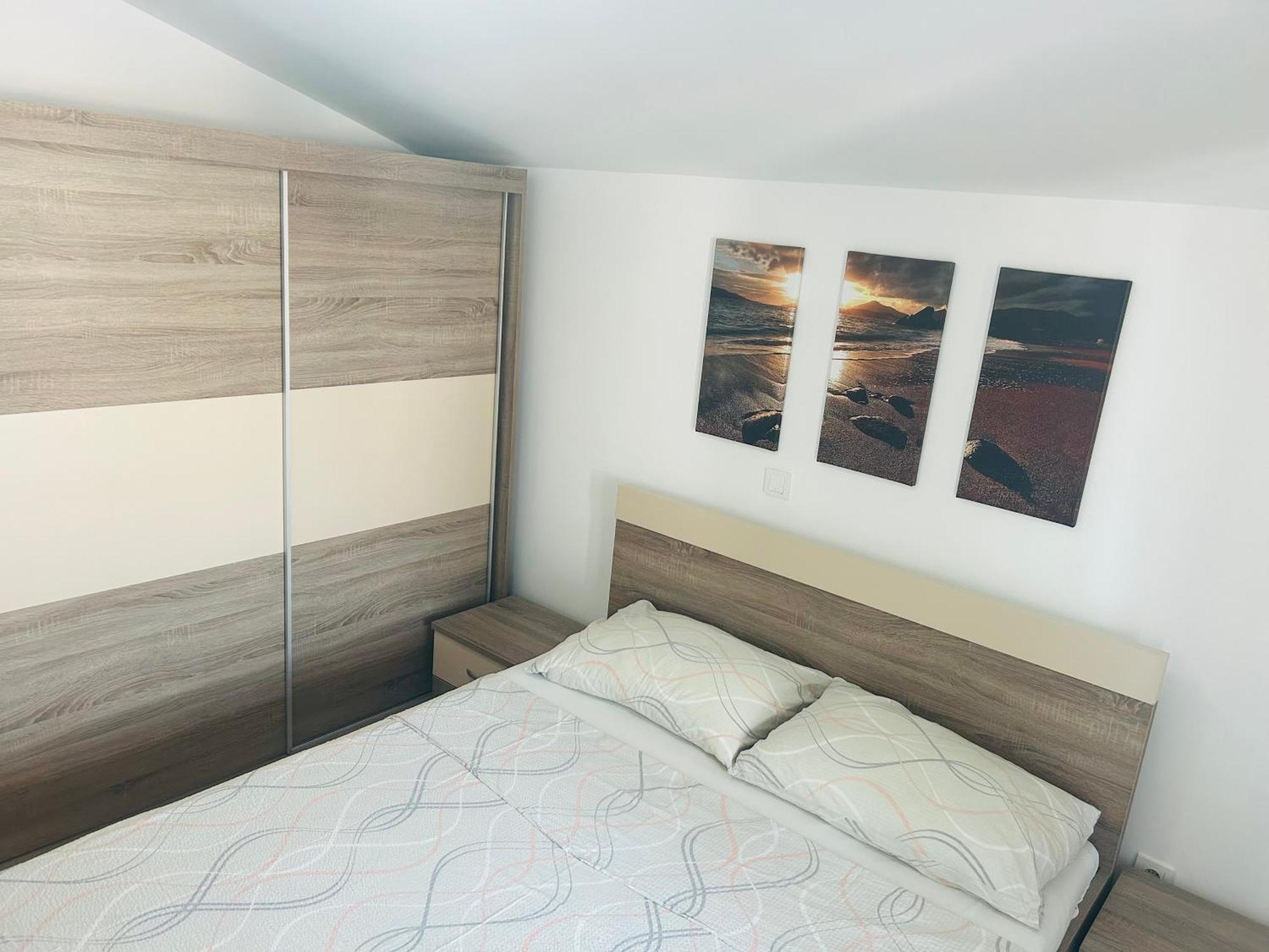 Apartmani Lovrencic Vrsi Exteriör bild
