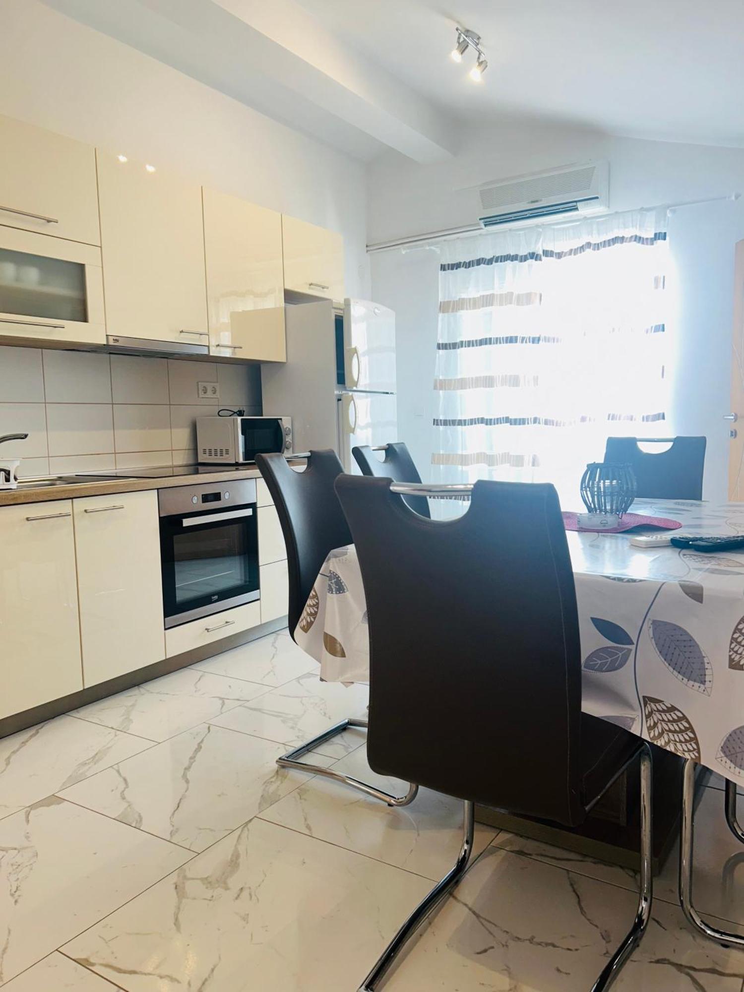 Apartmani Lovrencic Vrsi Exteriör bild