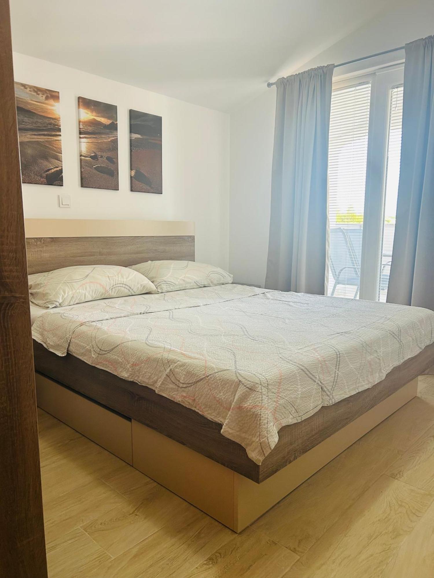 Apartmani Lovrencic Vrsi Exteriör bild